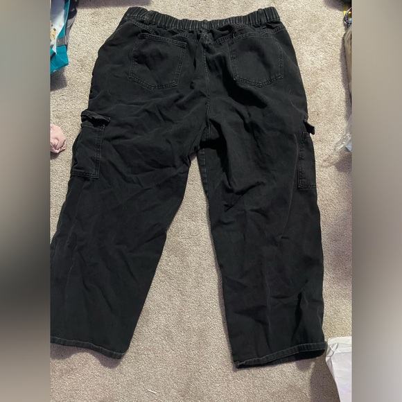 High-Waisted Jeans - Picture 2 of 2